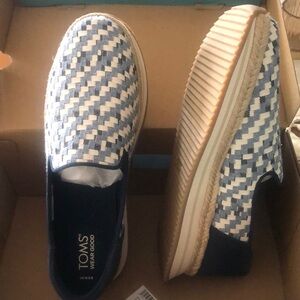 Tom’s Ladies slip on sneakers